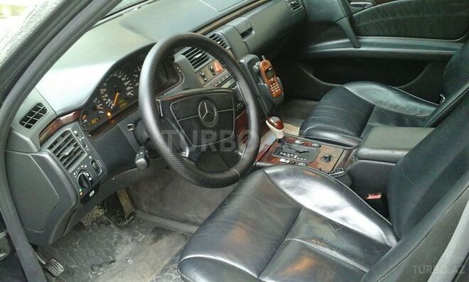Mercedes E 230 1997, 226,000 km - 2.3 l - Sumqayıt