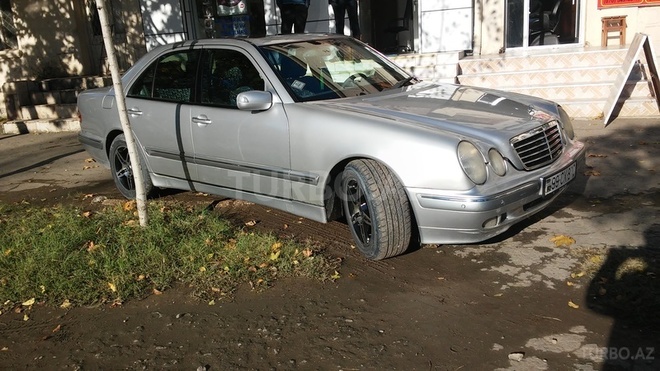 Mercedes E 220 2000, 330,000 km - 2.2 l - Mingəçevir