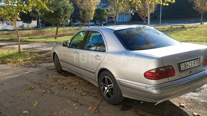 Mercedes E 220 2000, 330,000 km - 2.2 l - Mingəçevir