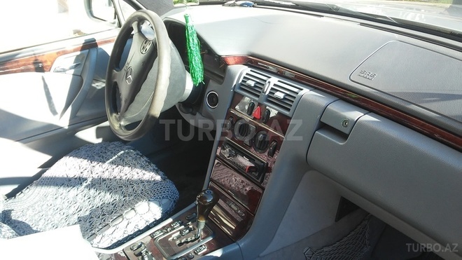 Mercedes E 220 2000, 330,000 km - 2.2 l - Mingəçevir