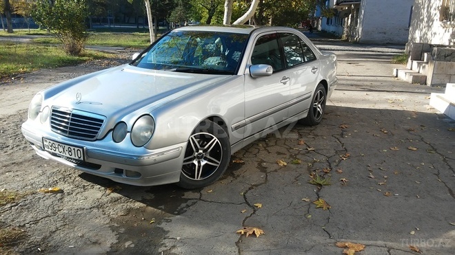 Mercedes E 220 2000, 330,000 km - 2.2 l - Mingəçevir