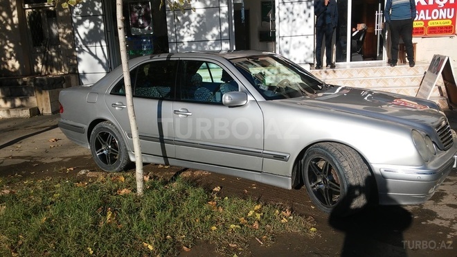 Mercedes E 220 2000, 330,000 km - 2.2 l - Mingəçevir