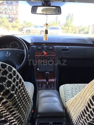 Mercedes E 220 2001, 280,000 km - 2.2 l - Bakı
