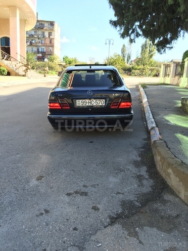 Mercedes E 220 2001, 280,000 km - 2.2 l - Bakı