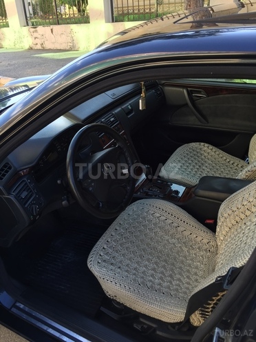 Mercedes E 220 2001, 280,000 km - 2.2 l - Bakı