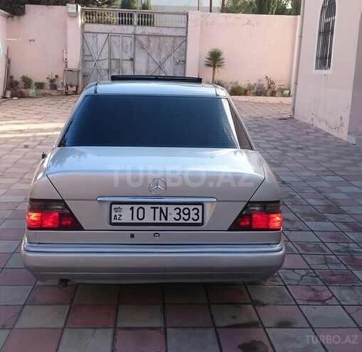 Mercedes E 250 1995, 168,000 km - 2.5 l - Bakı