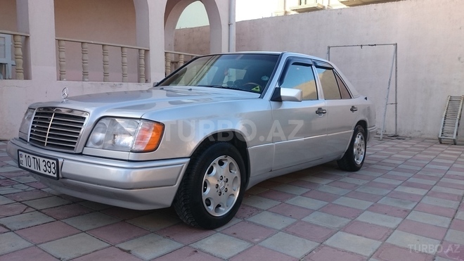 Mercedes E 250 1995, 168,000 km - 2.5 l - Bakı