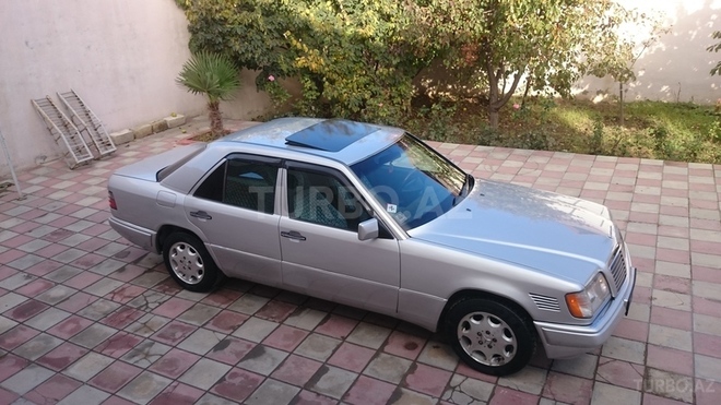 Mercedes E 250 1995, 168,000 km - 2.5 l - Bakı