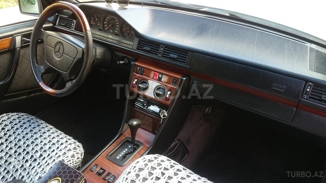 Mercedes E 250 1995, 168,000 km - 2.5 l - Bakı