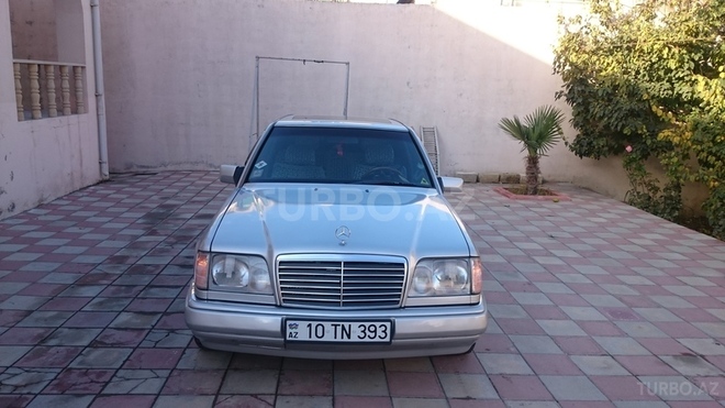 Mercedes E 250 1995, 168,000 km - 2.5 l - Bakı