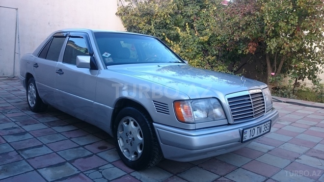 Mercedes E 250 1995, 168,000 km - 2.5 l - Bakı