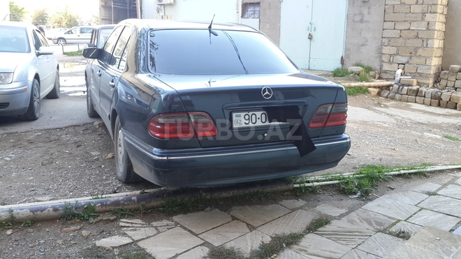 Mercedes E 220 1999, 320,000 km - 2.2 l - Bakı