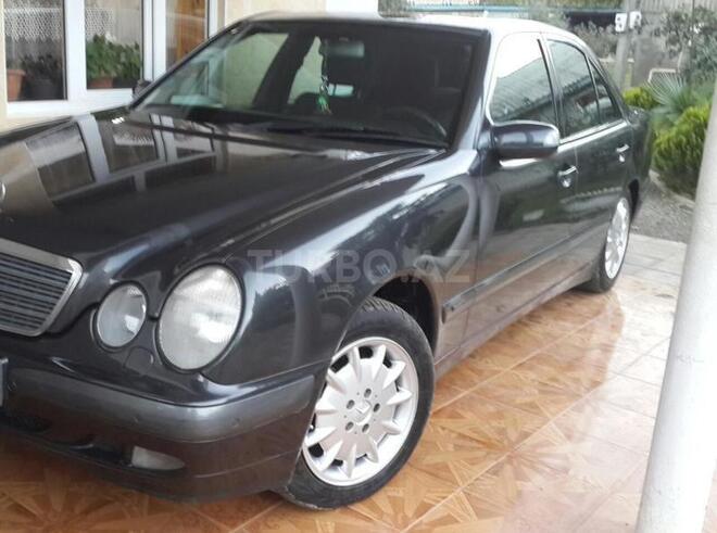 Mercedes E 220 2001, 200,000 km - 2.2 л - Lənkəran