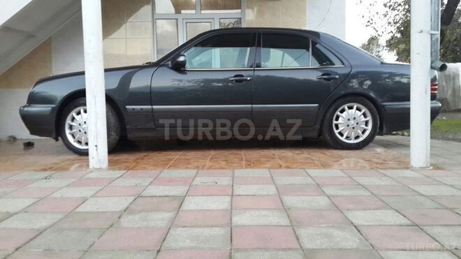 Mercedes E 220 2001, 200,000 km - 2.2 л - Lənkəran
