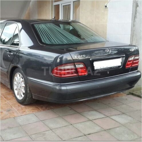 Mercedes E 220 2001, 200,000 km - 2.2 л - Lənkəran