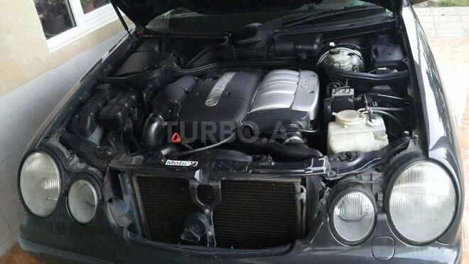 Mercedes E 220 2001, 200,000 km - 2.2 л - Lənkəran
