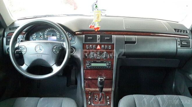 Mercedes E 220 2001, 200,000 km - 2.2 л - Lənkəran