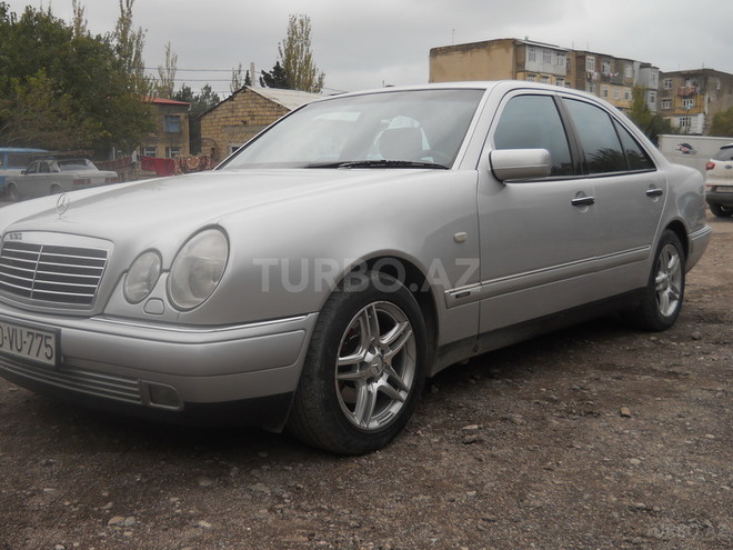 Mercedes E 240 1998, 202,300 km - 2.4 л - Sumqayıt