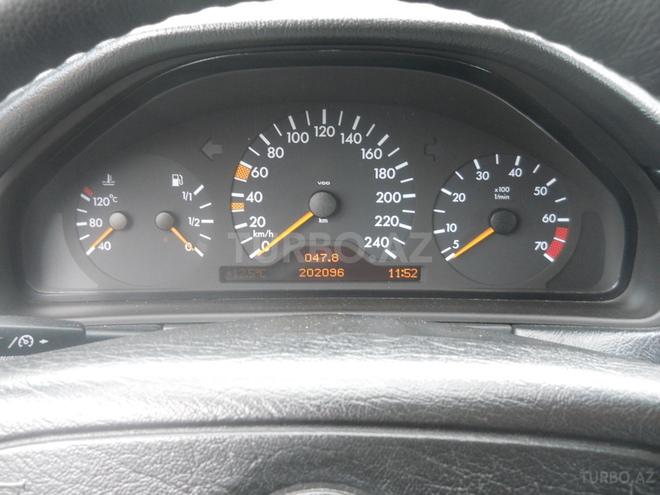 Mercedes E 240 1998, 202,300 km - 2.4 л - Sumqayıt