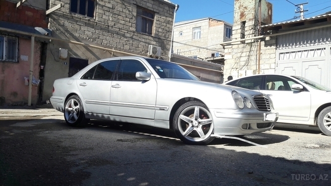 Mercedes E 220 1999, 247,000 km - 2.2 л - Bakı