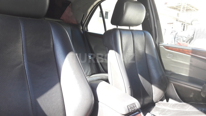 Mercedes E 220 1999, 247,000 km - 2.2 л - Bakı