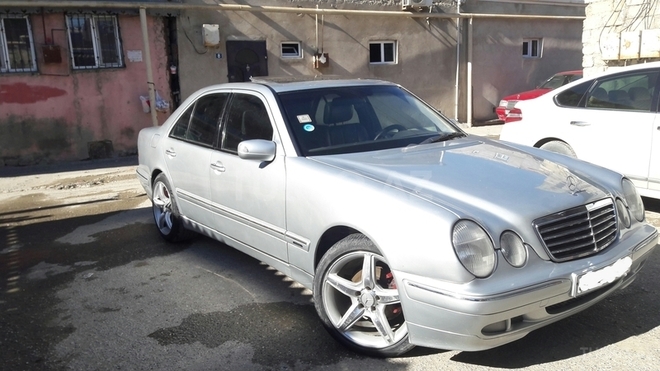 Mercedes E 220 1999, 247,000 km - 2.2 л - Bakı