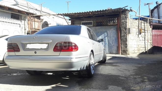 Mercedes E 220 1999, 247,000 km - 2.2 л - Bakı
