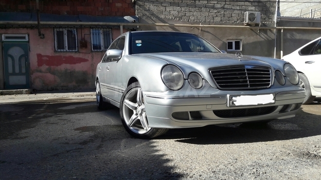 Mercedes E 220 1999, 247,000 km - 2.2 л - Bakı