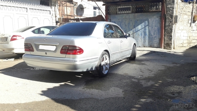 Mercedes E 220 1999, 247,000 km - 2.2 л - Bakı