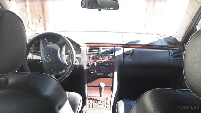 Mercedes E 220 1999, 247,000 km - 2.2 л - Bakı