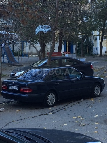 Mercedes E 240 2000, 280,000 km - 2.4 l - Bakı