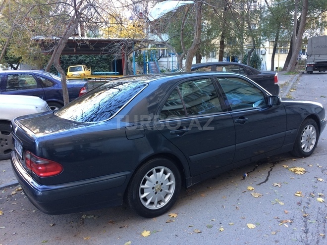 Mercedes E 240 2000, 280,000 km - 2.4 l - Bakı