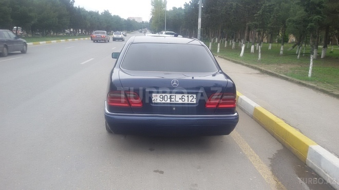 Mercedes E 230 1996, 294,000 km - 2.3 l - Sumqayıt