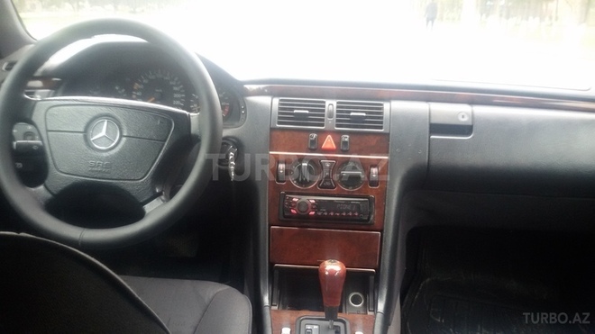 Mercedes E 230 1996, 294,000 km - 2.3 l - Sumqayıt