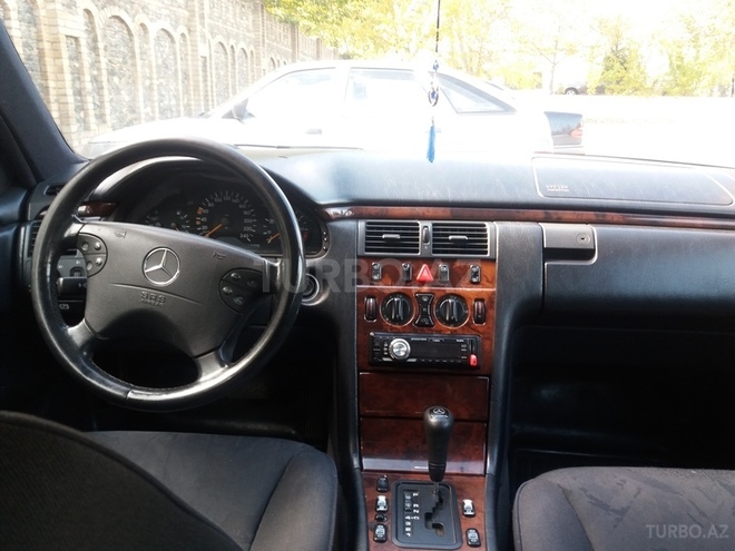 Mercedes E 240 1997, 187,768 km - 2.4 l - Mingəçevir