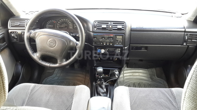 Opel Vectra 1995, 290,000 km - 1.6 л - Bakı