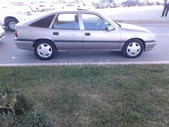 Opel Vectra 1995, 290,000 km - 1.6 л - Bakı