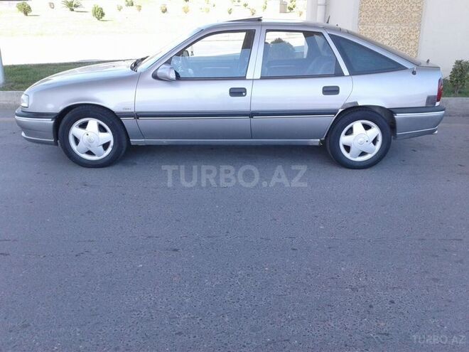 Opel Vectra 1995, 290,000 km - 1.6 л - Bakı