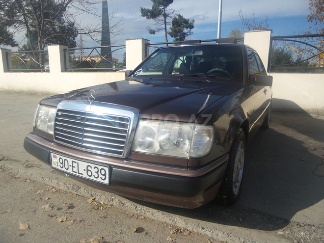 Mercedes E 220 1993, 375,000 km - 2.2 l - Quba