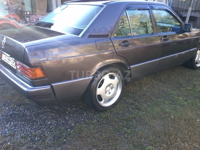 Mercedes 190 1990, 325,000 km - 2.0 l - Saatlı