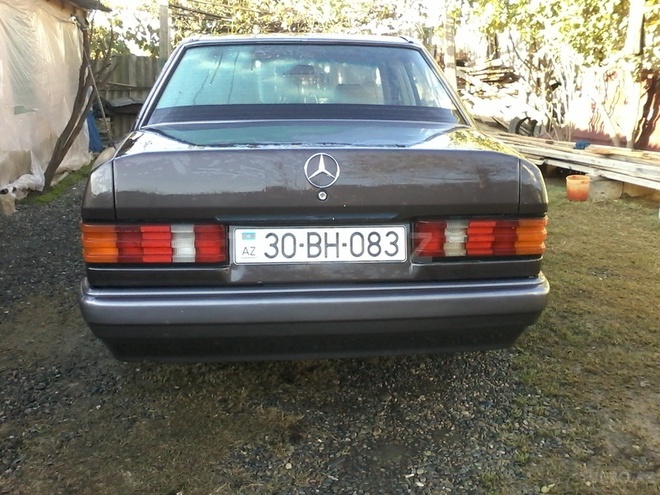 Mercedes 190 1990, 325,000 km - 2.0 l - Saatlı