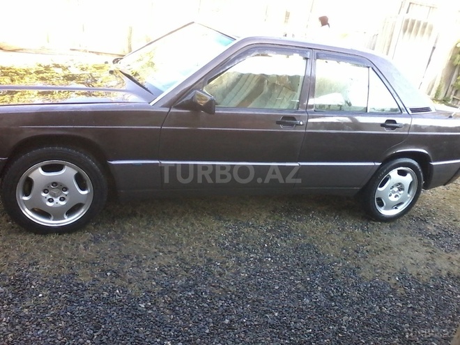 Mercedes 190 1990, 325,000 km - 2.0 l - Saatlı