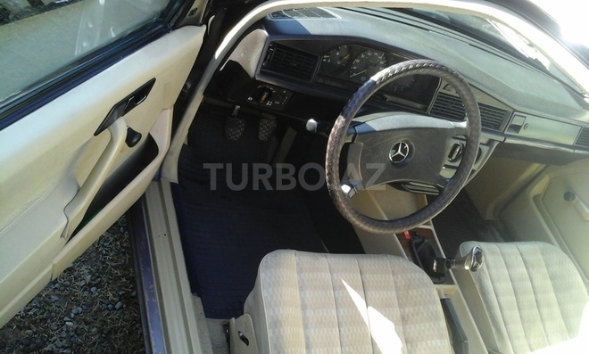 Mercedes 190 1990, 325,000 km - 2.0 l - Saatlı