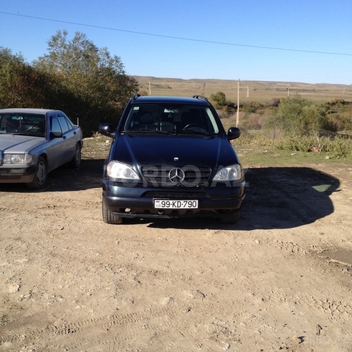 Mercedes ML 270 2000, 298,000 km - 2.7 l - Goranboy