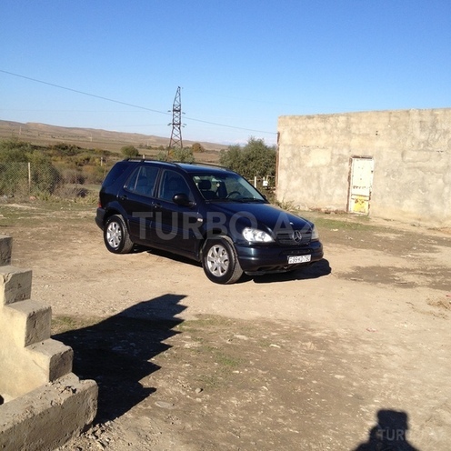 Mercedes ML 270 2000, 298,000 km - 2.7 l - Goranboy