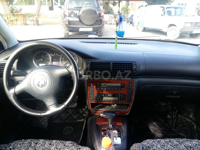 Volkswagen Passat 2002, 131,733 km - 2.4 л - Kürdəmir
