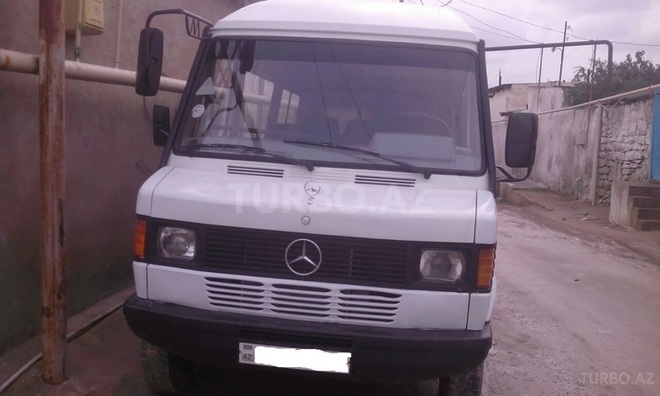 Mercedes 208 D 1992, 180,000 km - 2.3 l - Bakı