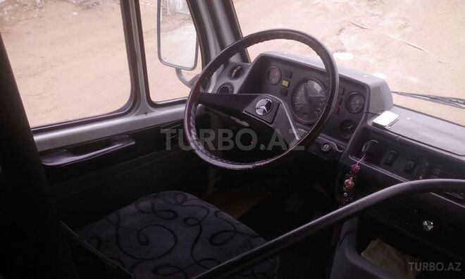 Mercedes 208 D 1992, 180,000 km - 2.3 l - Bakı