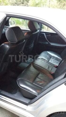 Mercedes E 220 1999, 300,000 km - 2.2 l - Bakı
