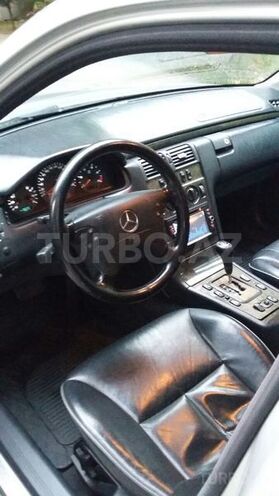 Mercedes E 220 1999, 300,000 km - 2.2 l - Bakı